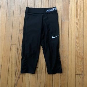 NIKE pro capris